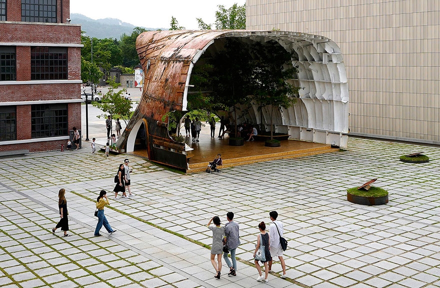 Archisearch A CORRODED SHIP'S HULL TRANSFORFMED INTO A PLANTED PUBLIC SPACE